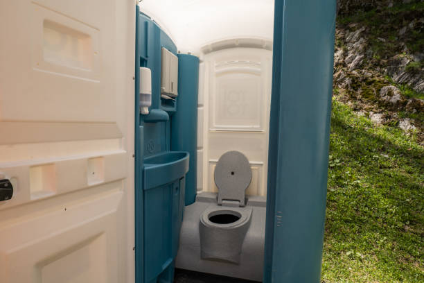 Porta potty delivery and setup in Cecil Bishop, PA